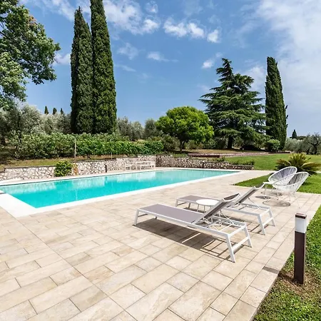 Villa Spectacular In Salo *