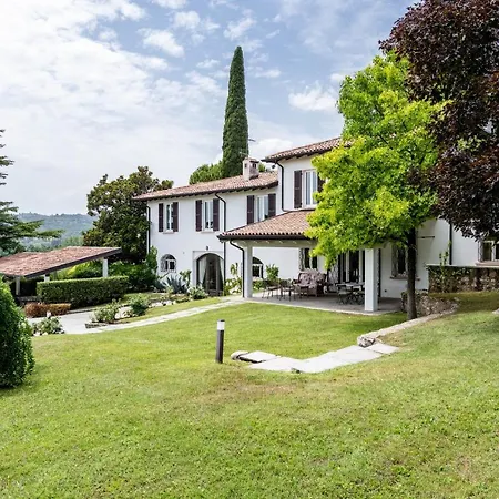 Spectacular In Salo Villa San Felice del Benaco